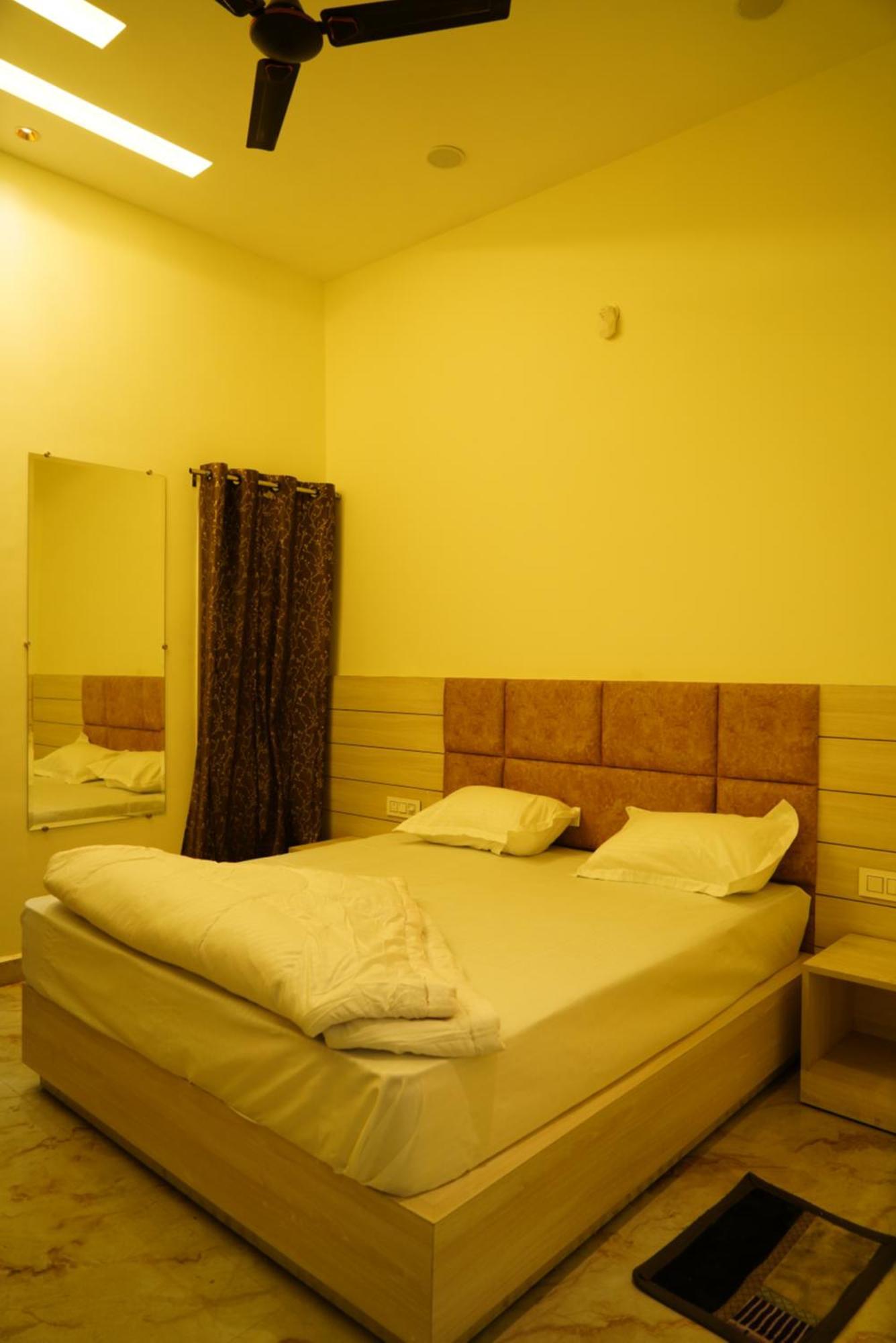 Hotel Ashoka's Bar And Banquet Hall 2*