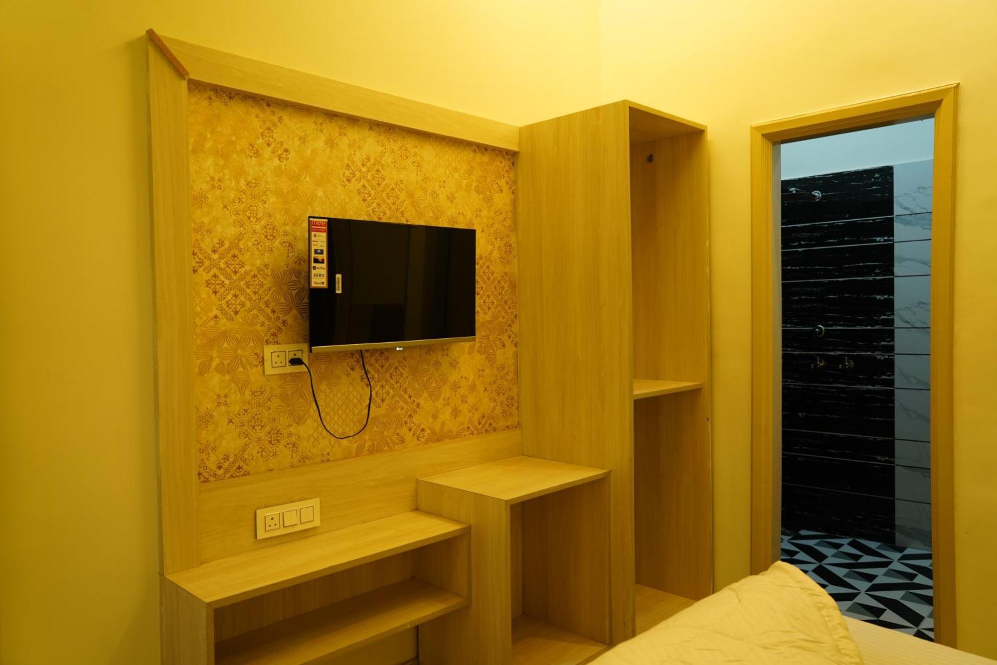 Hotel Ashoka's Bar And Banquet Hall 2*